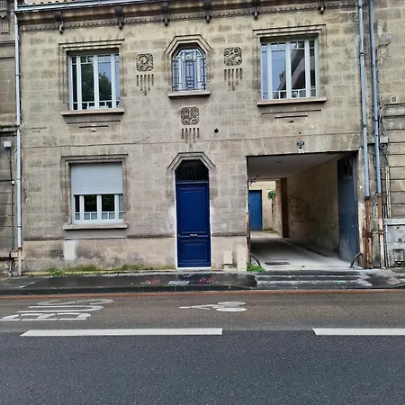 2 Renove Balcon Garage Bed & Breakfast